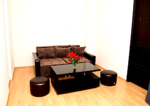 Deluxe Suite, Balcony | Living area