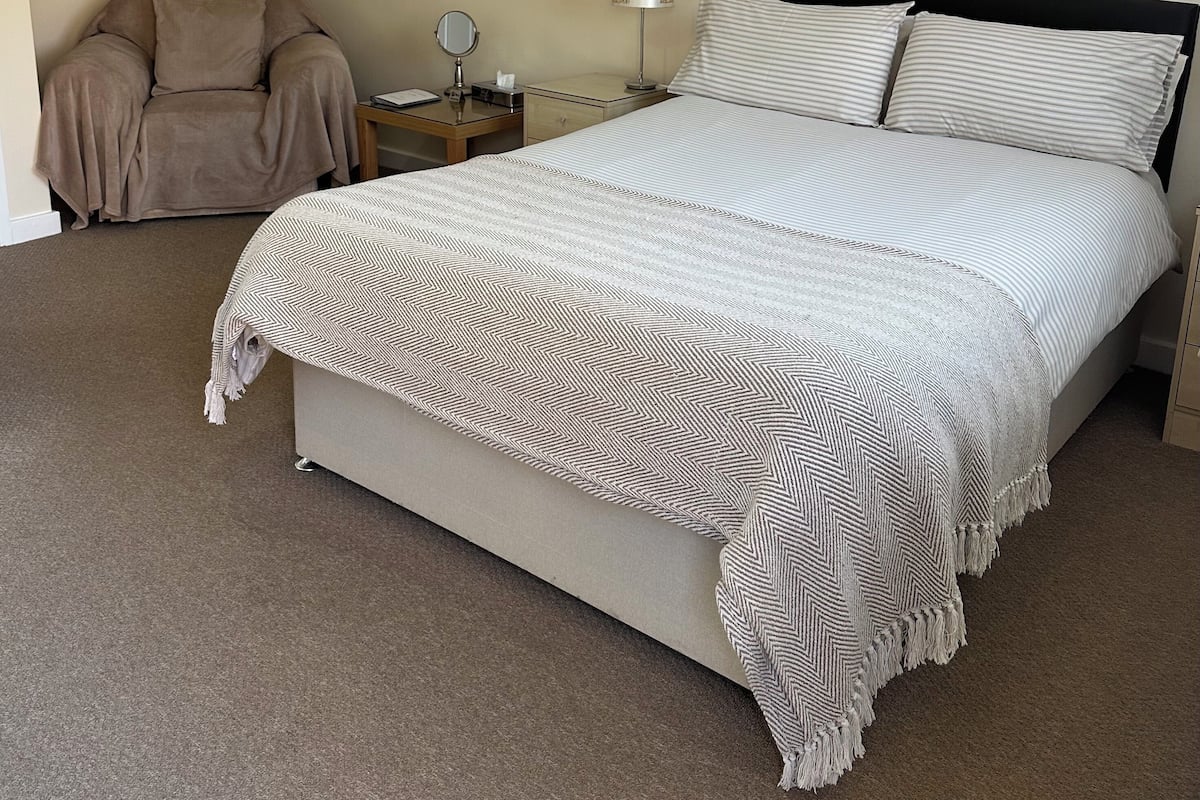 Desk, iron/ironing board, free WiFi, bed sheets