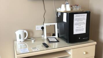 Bàn, bàn ủi/dụng cụ ủi quần áo, truy cập Internet không dây miễn phí