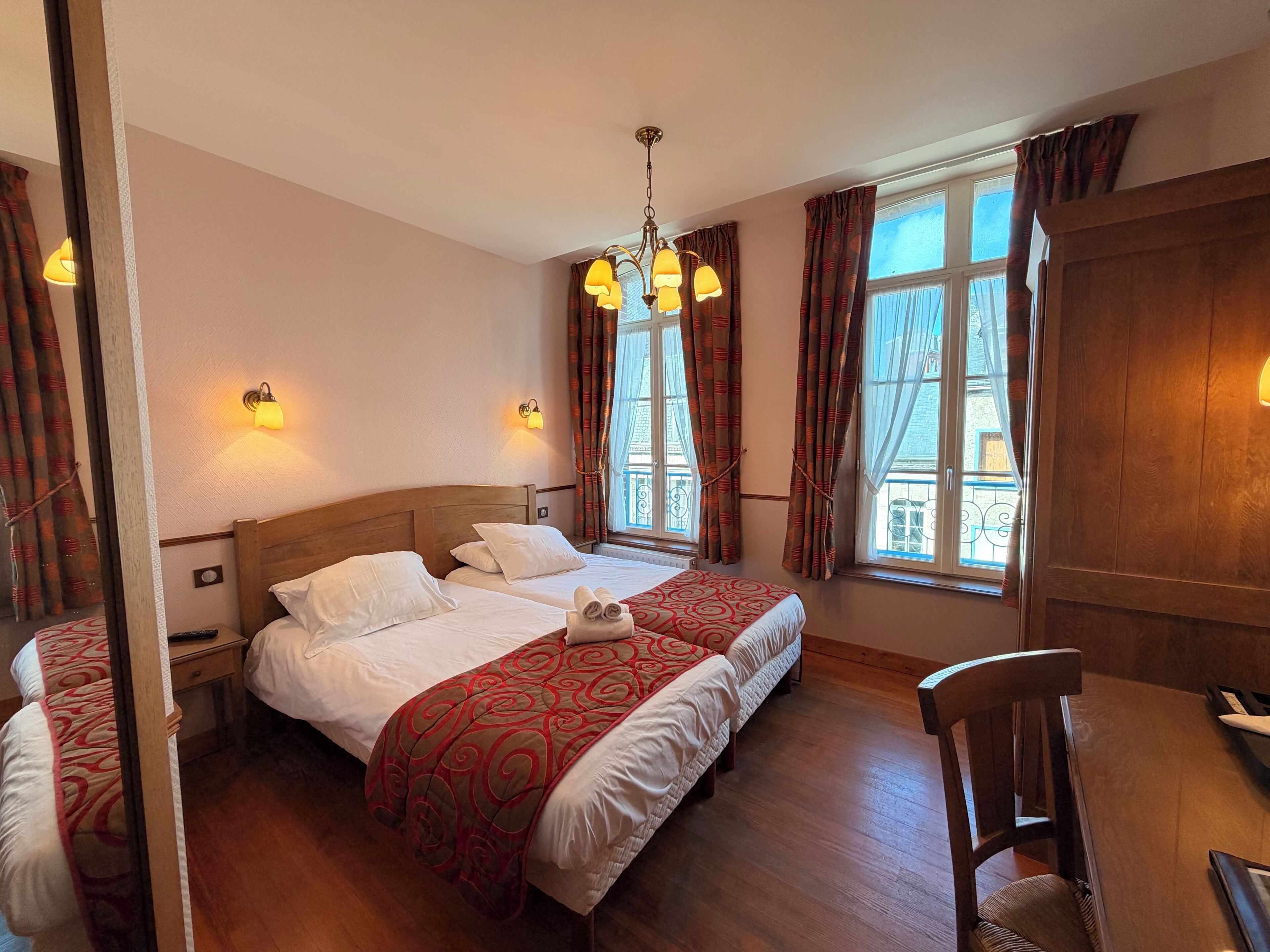 Double Room, street view