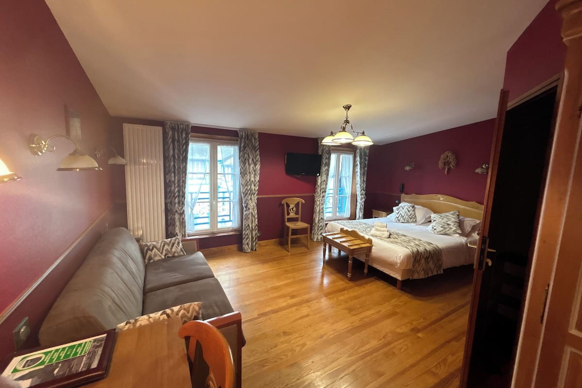 quadruple room, courtyard view | desk, iron/ironing board, free wifi, bed sheets