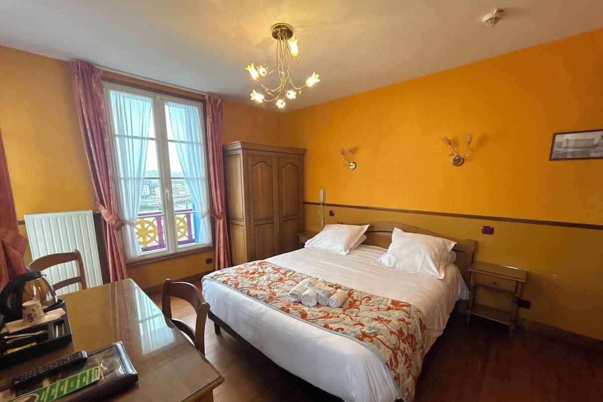 Desk, iron/ironing board, free WiFi, bed sheets