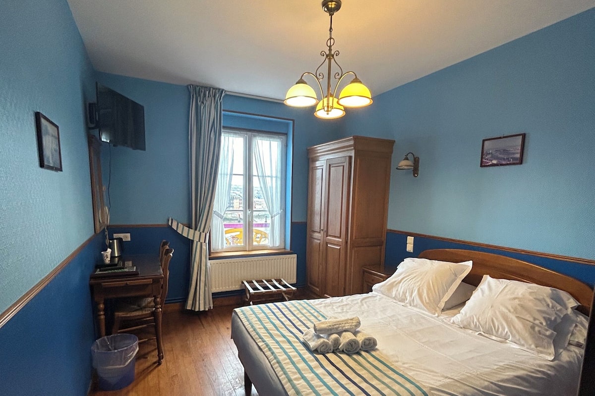 Double Room, Harbour View, Courtyard Area | Desk, iron/ironing board, free WiFi, bed sheets