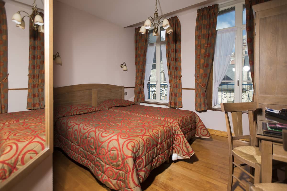 Double Room, street view | Desk, iron/ironing board, free WiFi, bed sheets