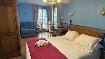 Chambre Triple, vue port, vue mer