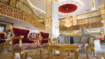2 bars/lounges