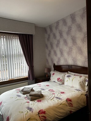 双人房 | 办公桌、熨斗/熨板、免费 WiFi、床单