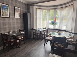 Daily full breakfast (GBP 10 per person)