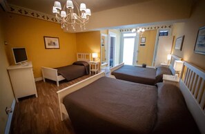 In-room safe, desk, free WiFi, bed sheets - Hotel Pisa Tower (Pisa)
