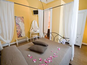 In-room safe, desk, free WiFi, bed sheets - Hotel Pisa Tower (Pisa)