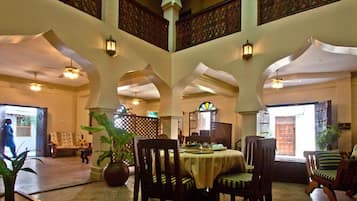 Breakfast, lunch, dinner served; African cuisine