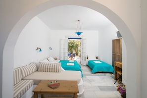 Standard Double Room | In-room safe, iron/ironing board, free WiFi, bed sheets
