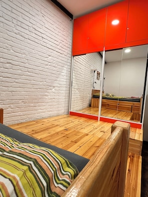 City Apartment, 2 Bedrooms, 2 Bathrooms, Courtyard Area | Soundproofing, iron/ironing board, free cots/infant beds, free WiFi