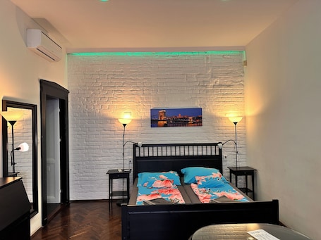 Sistema de insonorización y tabla de planchar con plancha