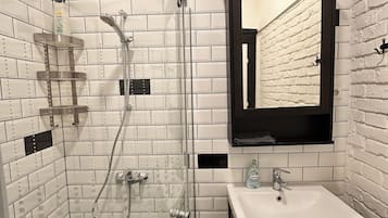 City Quadruple Room, 1 Bedroom, Private Bathroom, Courtyard Area | Bathroom | Shower, free toiletries, hair dryer, towels