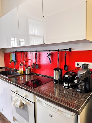 City Studio, 1 Bedroom, Private Bathroom, Courtyard Area | Private kitchen | Fridge, microwave, oven, stovetop