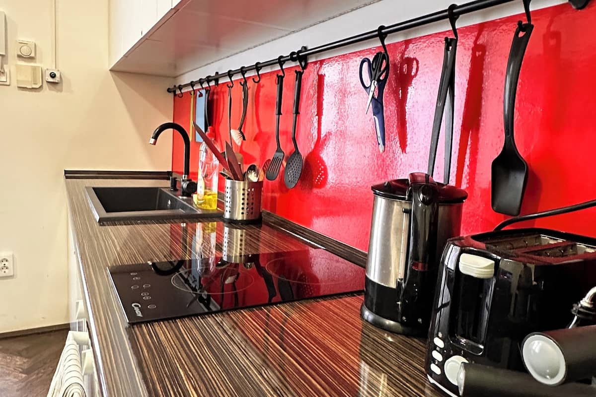 City Quadruple Room, 1 Bedroom, Private Bathroom, Courtyard Area | Private kitchen