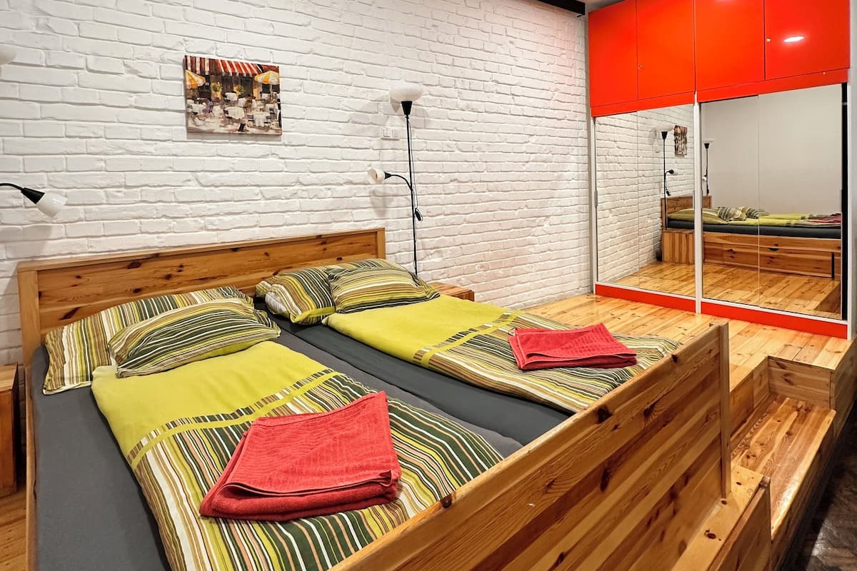 City Apartment, 2 Bedrooms, 2 Bathrooms, Courtyard Area