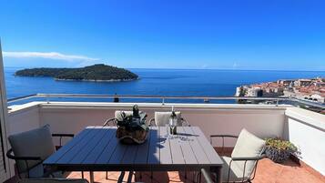 Gallery Penthouse, 2 Bedrooms, Terrace, Sea View (THE BEST OLD TOWN VIEW) | Terrace/patio