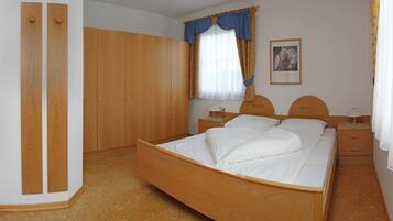 Apartment, 1 Schlafzimmer, Bergblick, Bergseite | 1 Schlafzimmer, Schreibtisch, Babybetten, Zustellbetten
