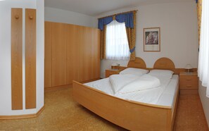 Apartment, 1 Bedroom, Mountain View, Mountainside | 1 bedroom, desk, cots/infant beds, rollaway beds - Appartment Mühlrast (Laces)