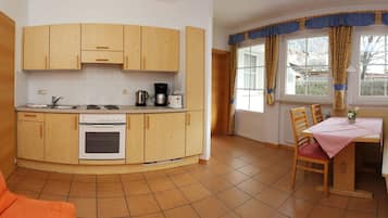 Apartment, 1 Bedroom, Mountain View, Mountainside | Private kitchenette