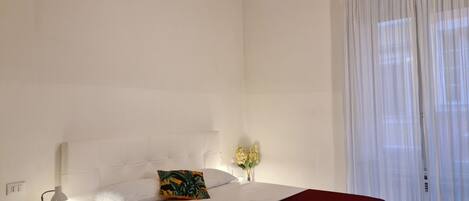 Egyptian cotton sheets, premium bedding, minibar, in-room safe