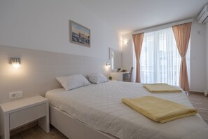 Minibar, in-room safe, free WiFi