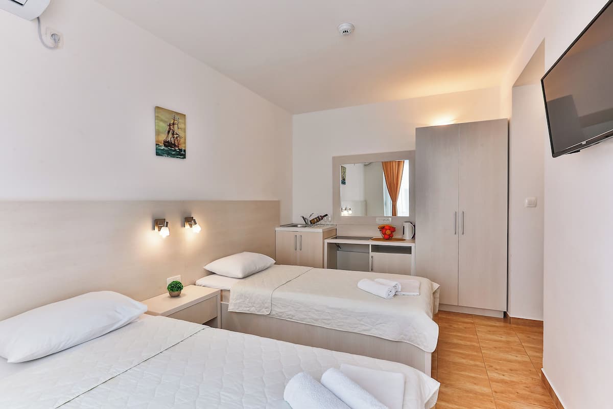 Twin Room | Minibar, in-room safe, free WiFi