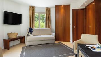 Suite Villa | Coffres-forts dans les chambres, bureau, chambres insonorisées
