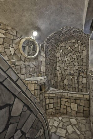 Standard Room | Bathroom shower