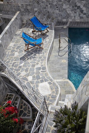 Outdoor pool - Thermes Saint Alexander Villas (Santorini)