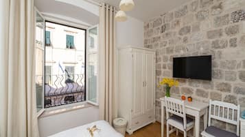 Quarto duplo (Deluxe Double or Twin Room with City ) | Sala de jantar