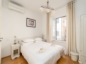 Twin Room (Deluxe Double or Twin Room with City ) | Premium bedding, desk, iron/ironing board, free WiFi - Lumin GuestHouse (Dubrovnik)