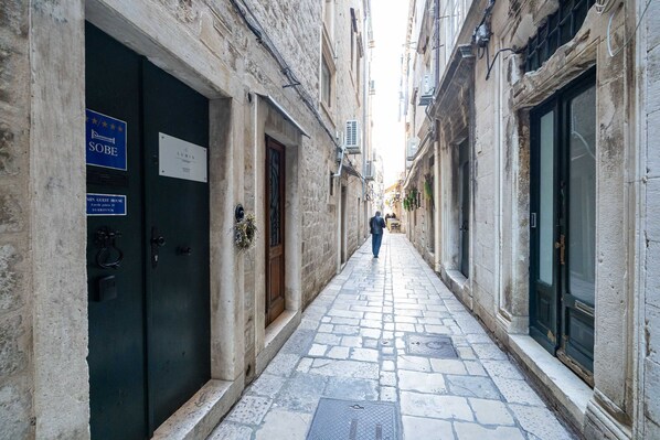 Studio (Studio Apartment with City View Third) | Property entrance