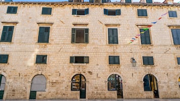 Studio (Studio Apartment with City View Third) | Aerial view