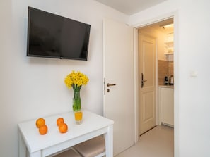 Studio (Studio Apartment with City View Third) | Dining room - Lumin GuestHouse (Dubrovnik)