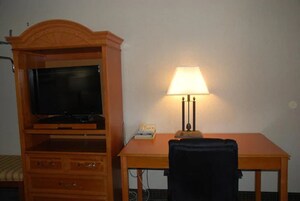 Escritorio, wifi gratis y ropa de cama