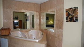 Honeymoon Room, 1 King Bed | Bathroom