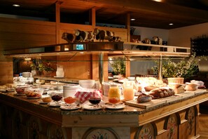 Tägliches inbegriffenes Frühstücksbuffet