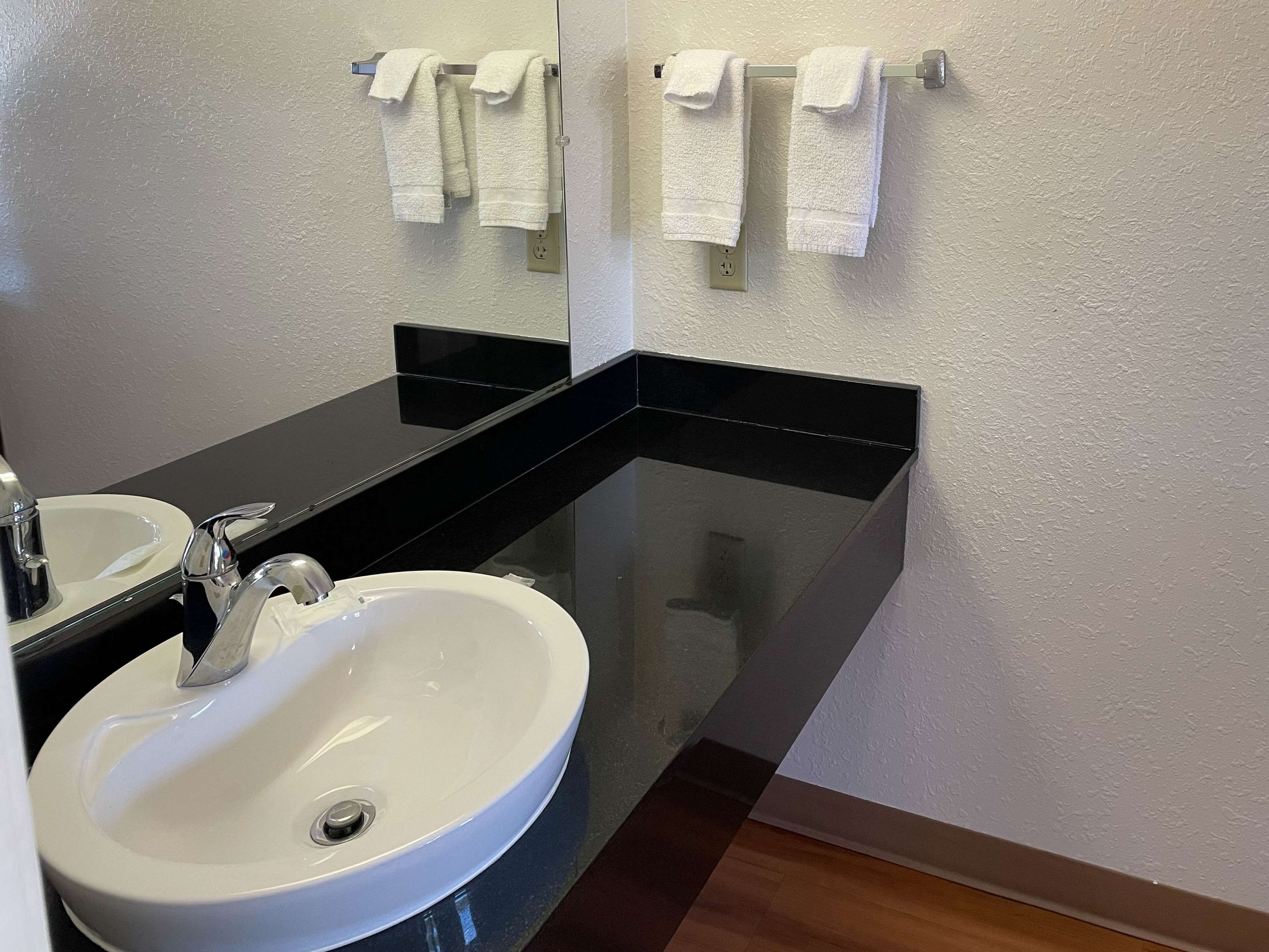 Ducha, artículos de tocador gratuitos, secador de pelo, toallas