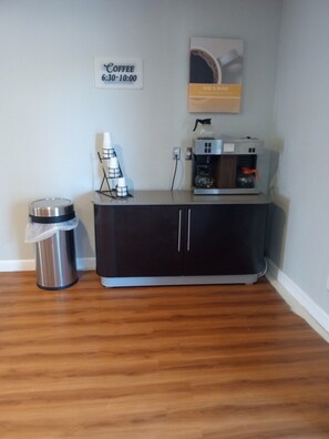 Coffee and/or coffee maker - Motel 6 Cameron, MO (Cameron)