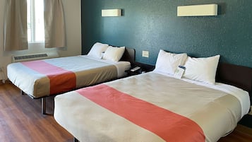 Meja, seterika/papan seterika, Wi-fi percuma, cadar katil