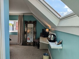 Egyptian cotton sheets, premium bedding, desk, soundproofing