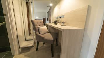 Twin Room | Egyptian cotton sheets, premium bedding, desk, soundproofing