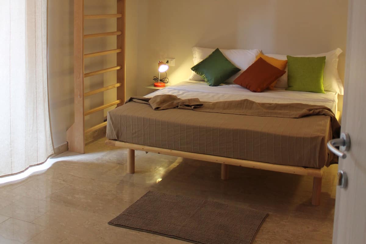 In-room safe, individually furnished, iron/ironing board, free WiFi