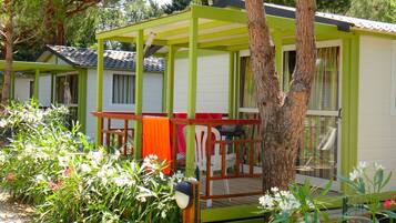 Blackout curtains, soundproofing, iron/ironing board, WiFi