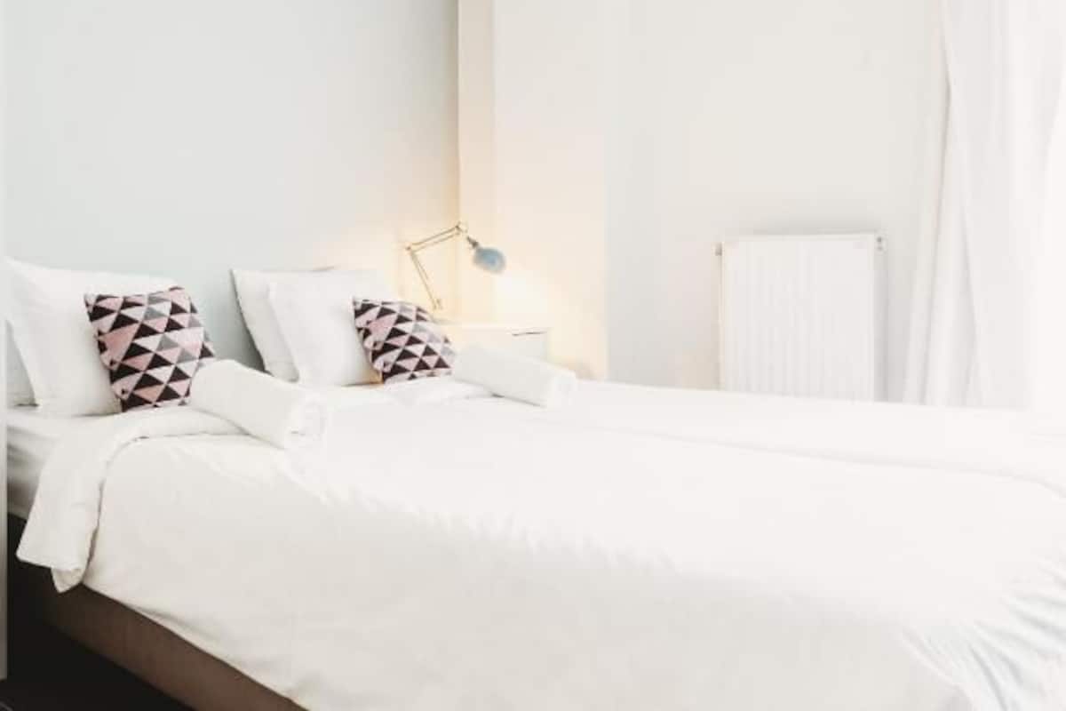 Business Studio, 1 Double Bed | Individually decorated, individually furnished, free WiFi, bed sheets