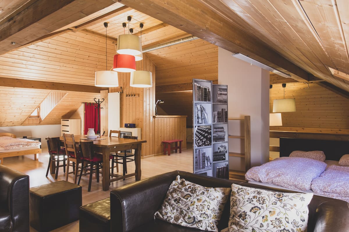 loft | desk, free wifi