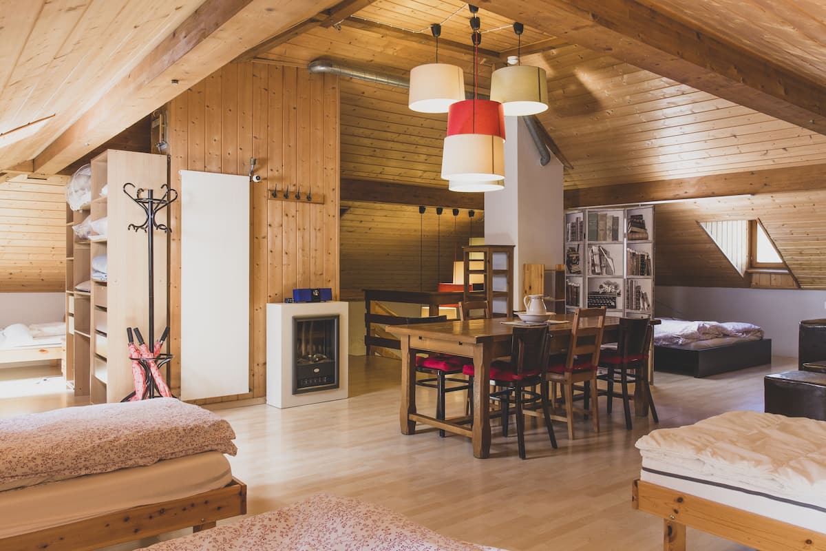 loft | desk, free wifi